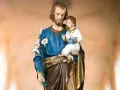 Święty Józef z Dzieciątkiem Jezus, symbol opieki i modlitwy o utrzymanie pracy.