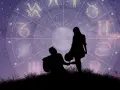 Sylwetki zakochanych pod rozgwieżdżonym niebem, na tle koła zodiaku. Ich związek, jak bliźnięta, pełen jest harmonii i wzajemnego zrozumienia.