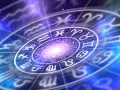 Obracający się krąg zodiaku na tle kosmosu. Czy wśród tych symboli kryją się najsłabsze znaki zodiaku?