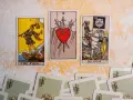 Tarot dla panien tygodniowy: karty Głupiec, Trójka Mieczy i Śmierć.
