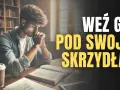Młody człowiek w skupieniu modli się nad książkami. To modlitwa za maturzystów, by z Bożą pomocą zdali egzaminy.
