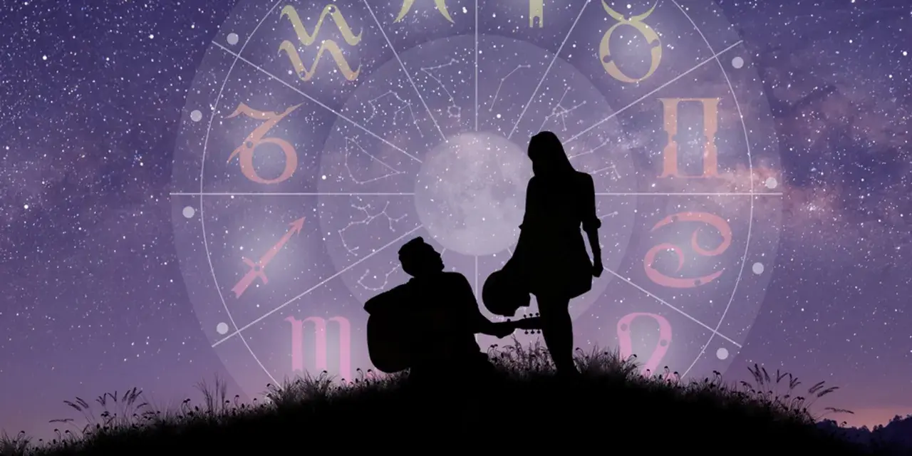 Sylwetki zakochanych pod rozgwieżdżonym niebem, na tle koła zodiaku. Ich związek, jak bliźnięta, pełen jest harmonii i wzajemnego zrozumienia.