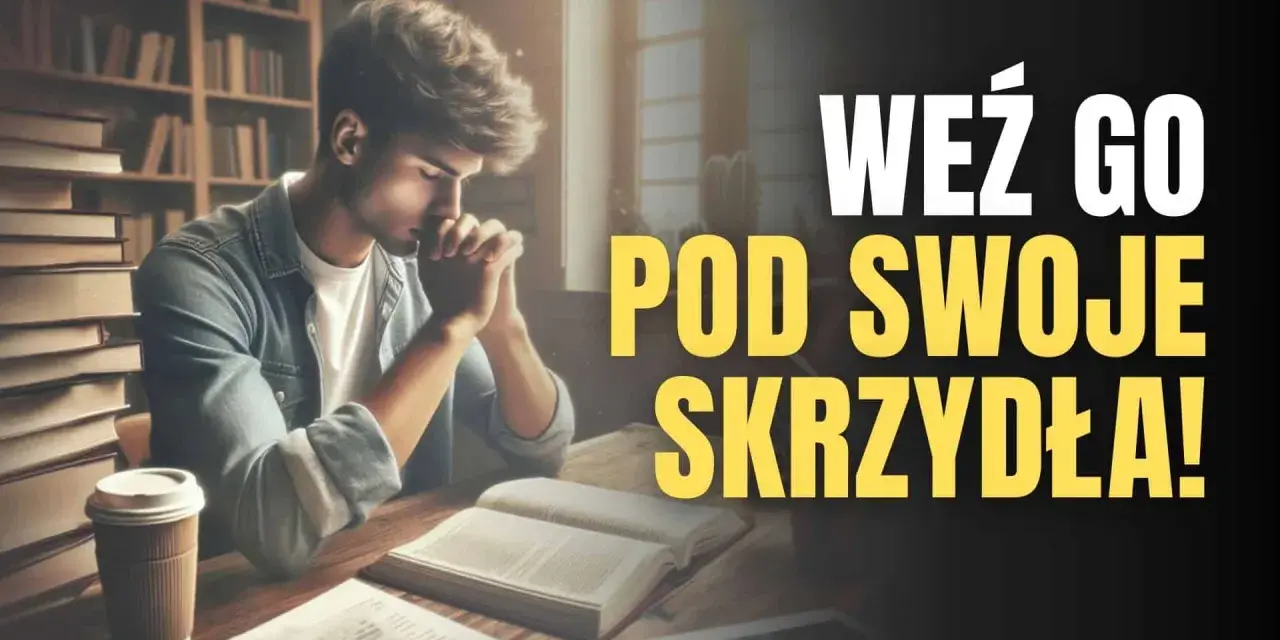 Młody człowiek w skupieniu modli się nad książkami. To modlitwa za maturzystów, by z Bożą pomocą zdali egzaminy.
