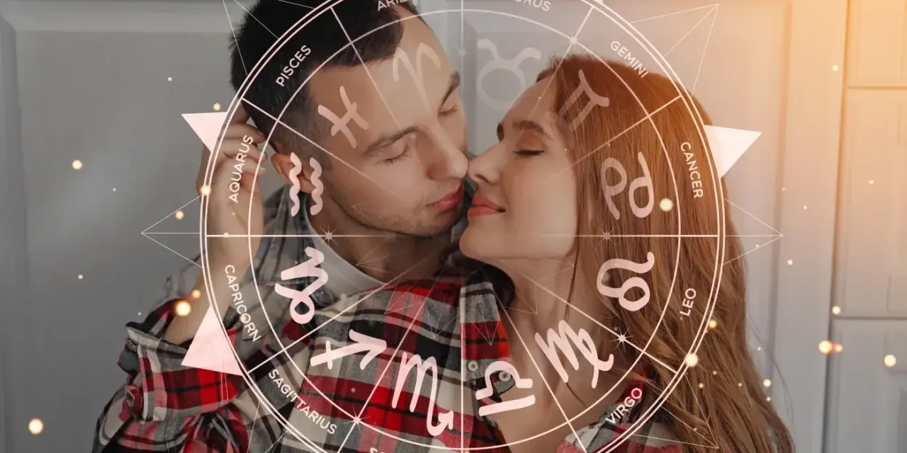 Para zakochanych, nad którymi unosi się koło zodiaku, symbolizujące połączenie znaków zodiaku.