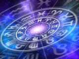 Koło zodiaku na tle kosmosu. Czy Baran, najbardziej agresywny znak zodiaku, jest widoczny?