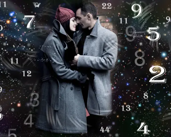 Para, otoczona liczbami, w tym numerologiczną 7 i 11, wpatruje się w siebie.