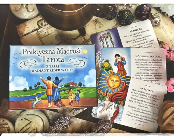 Karty anielskie i talia Tarota Radiant Rider-Waite, otoczone mistycznymi przedmiotami, zapraszają do podróży w głąb siebie.