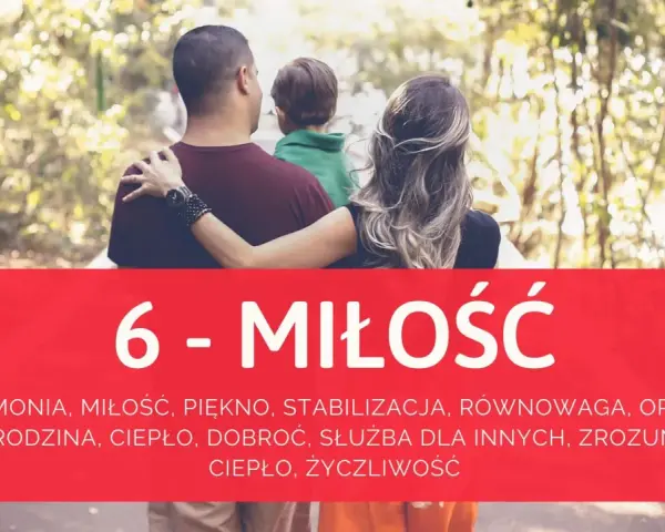 Rodzina objęta ramionami, symbolizująca numerologiczną 6 mężczyzna. Miłość, harmonia, dom i opieka.