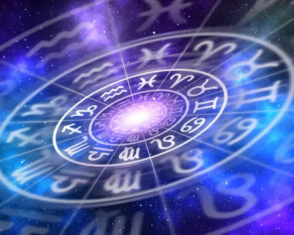 Koło zodiaku na tle kosmosu. Czy Baran, najbardziej agresywny znak zodiaku, jest widoczny?
