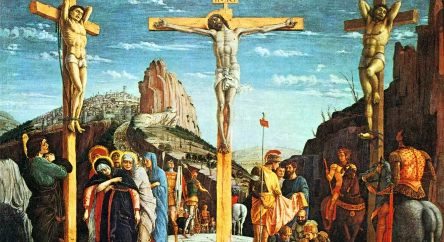 Pan Jezus na krzyżu, po bokach dwaj łotrzy. Scena ukrzyżowania z ludźmi u stóp krzyża i żołnierzami.
