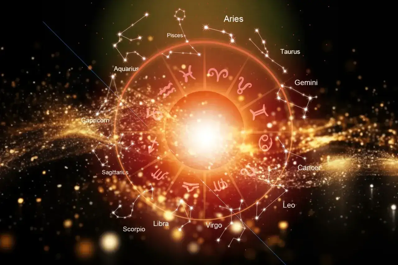 Koło zodiaku z konstelacjami i symbolami, zapowiadające nowy rok astrologiczny.